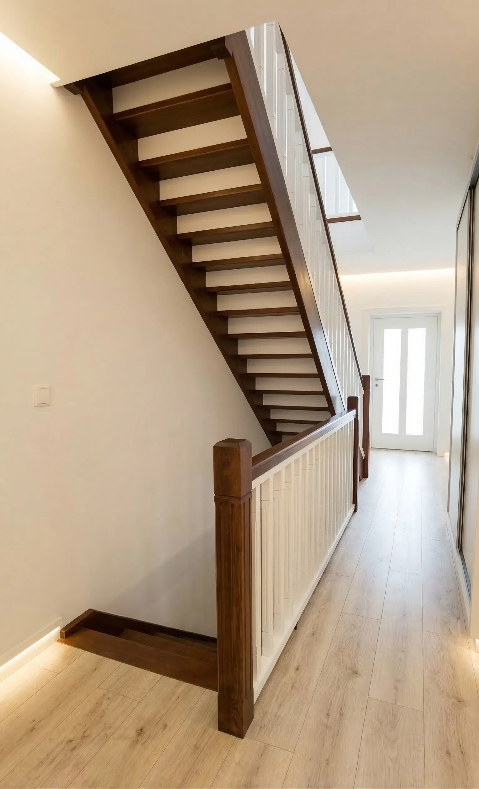 Scara Bela - miniatura 2